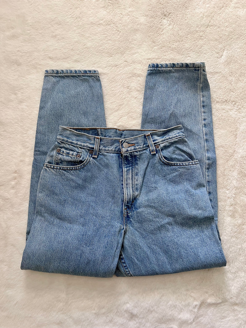 Vintage Levi’s • 550's Medium Wash (28)