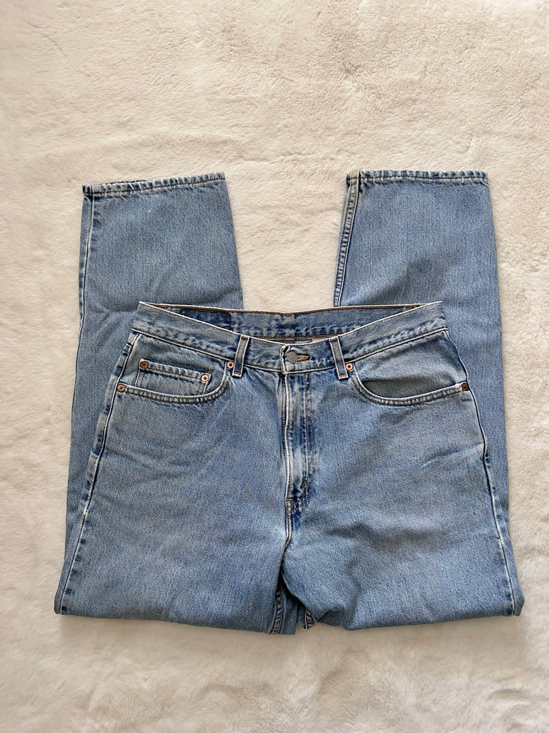 Vintage Levi’s • 550's Medium Wash (34)