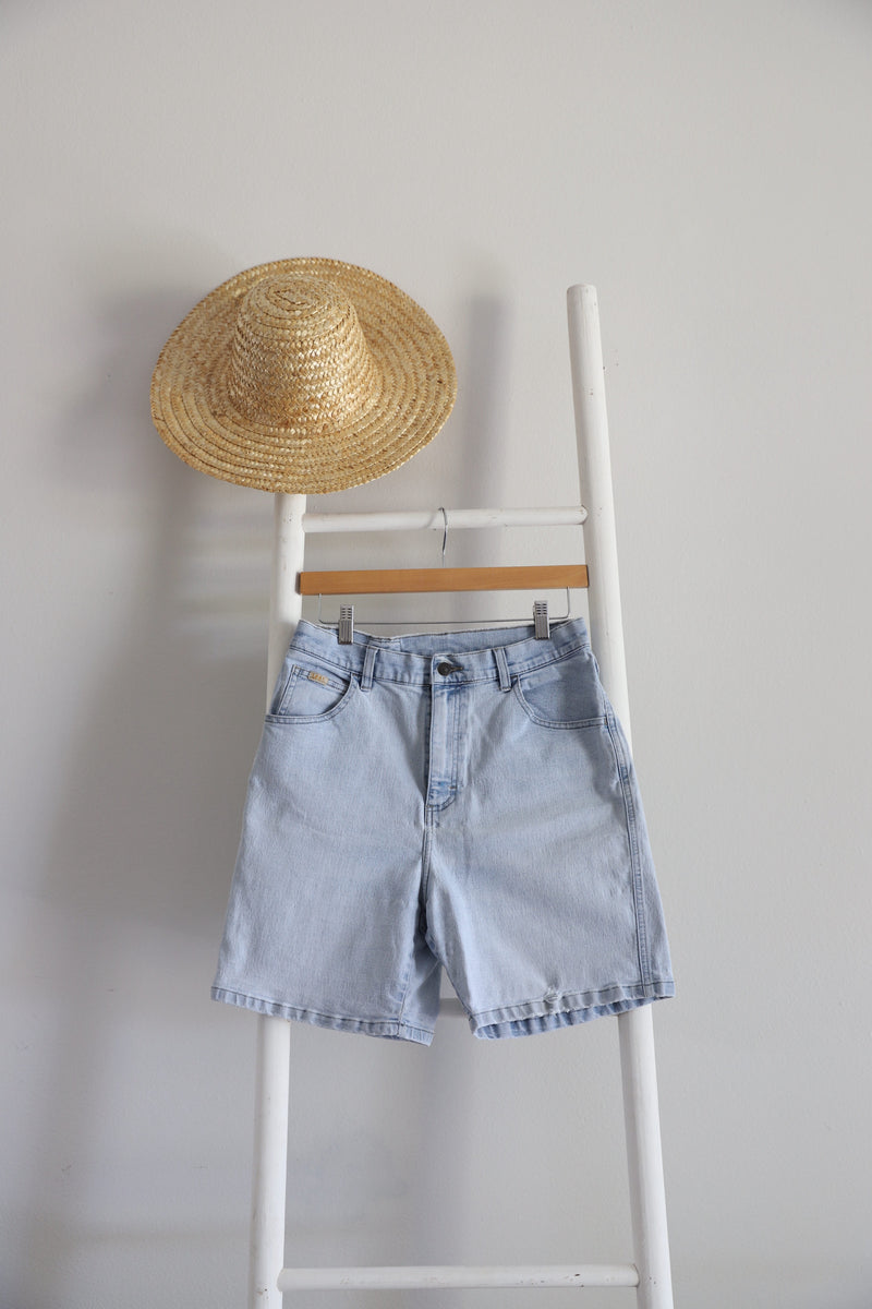 Vintage Lee 〰️ Light Wash Denim Shorts (30)