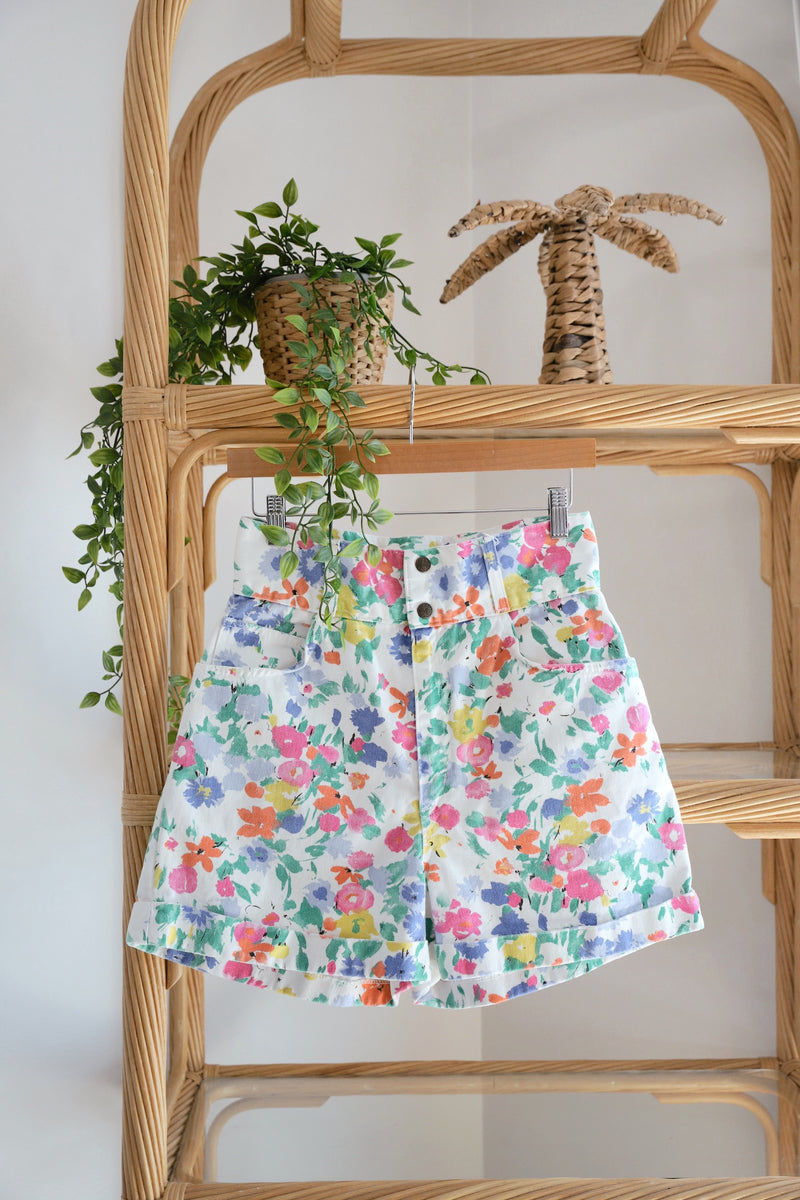 Vintage 〰️ Floral Denim Shorts (28)