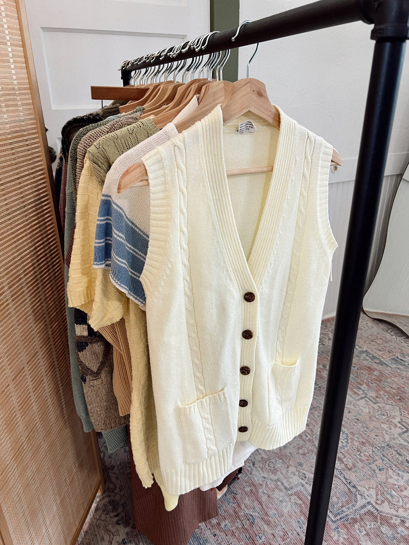 Vintage 〰️ Cream Sweater Vest (M)
