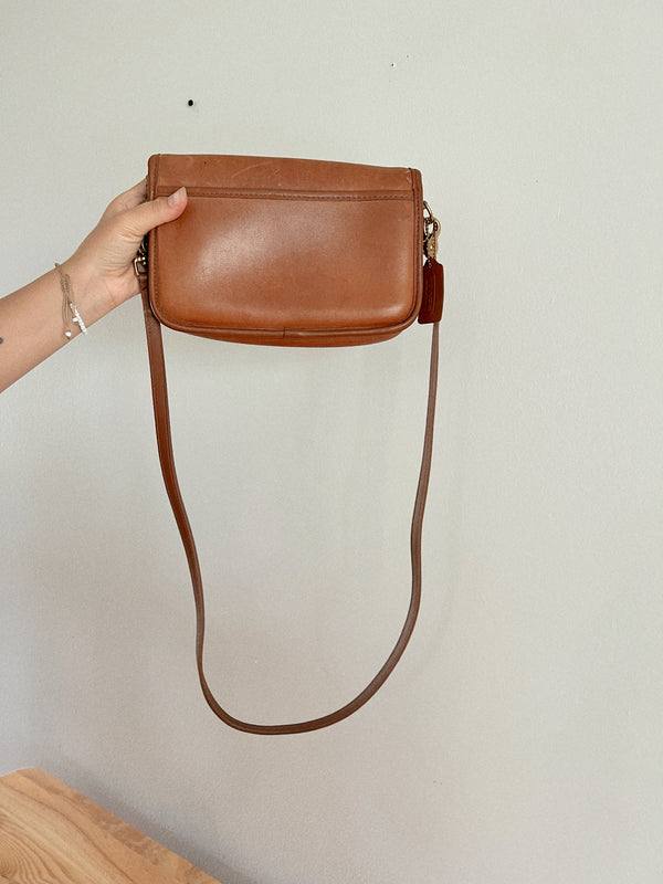 Vintage 〰️ Coach Brown Leather Crossbody