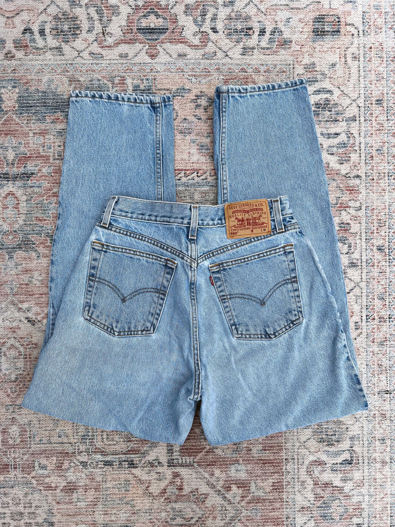 Vintage Levi’s • 560's Medium Wash (28)