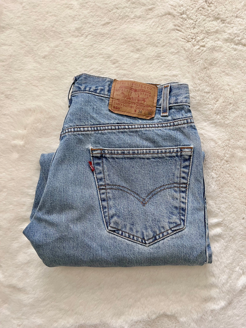 Vintage Levi’s • 550's Medium Wash (34)