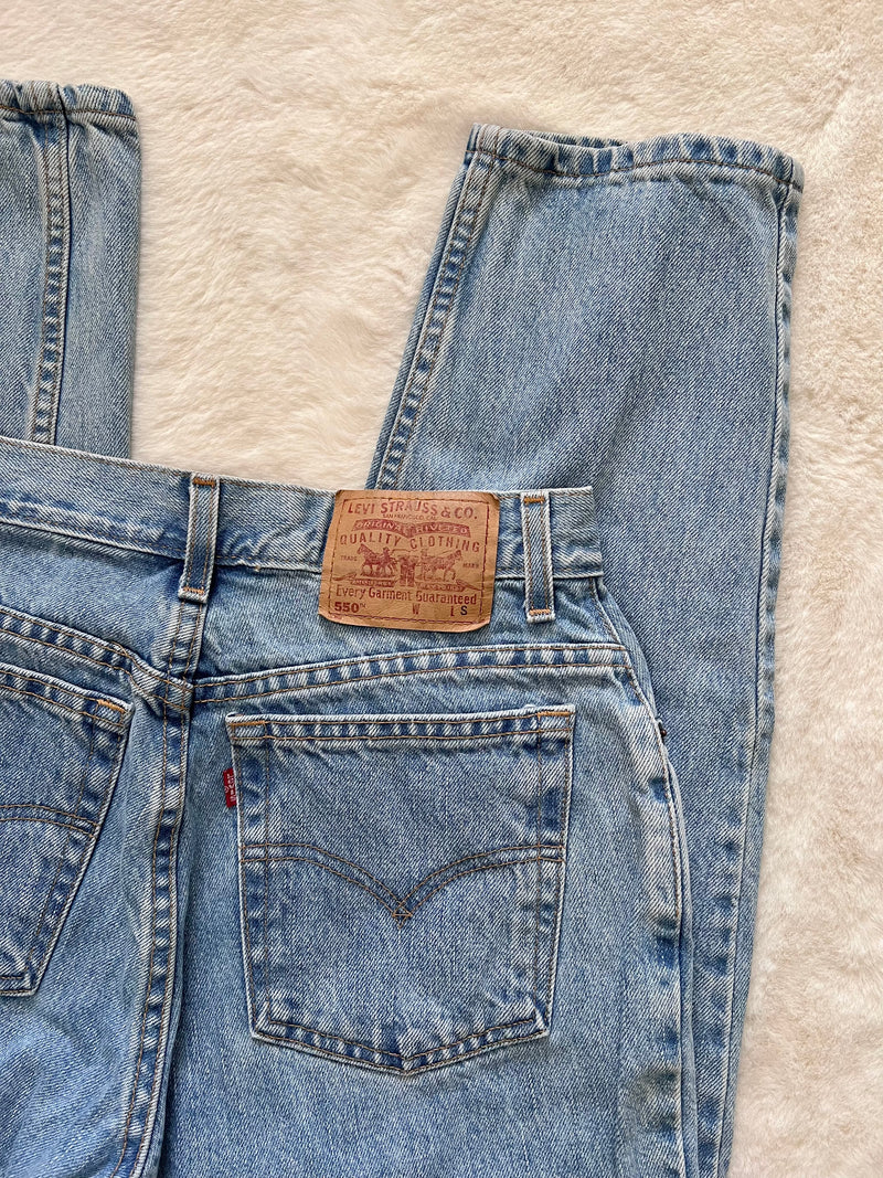 Vintage Levi’s • 550's Medium Wash (28)