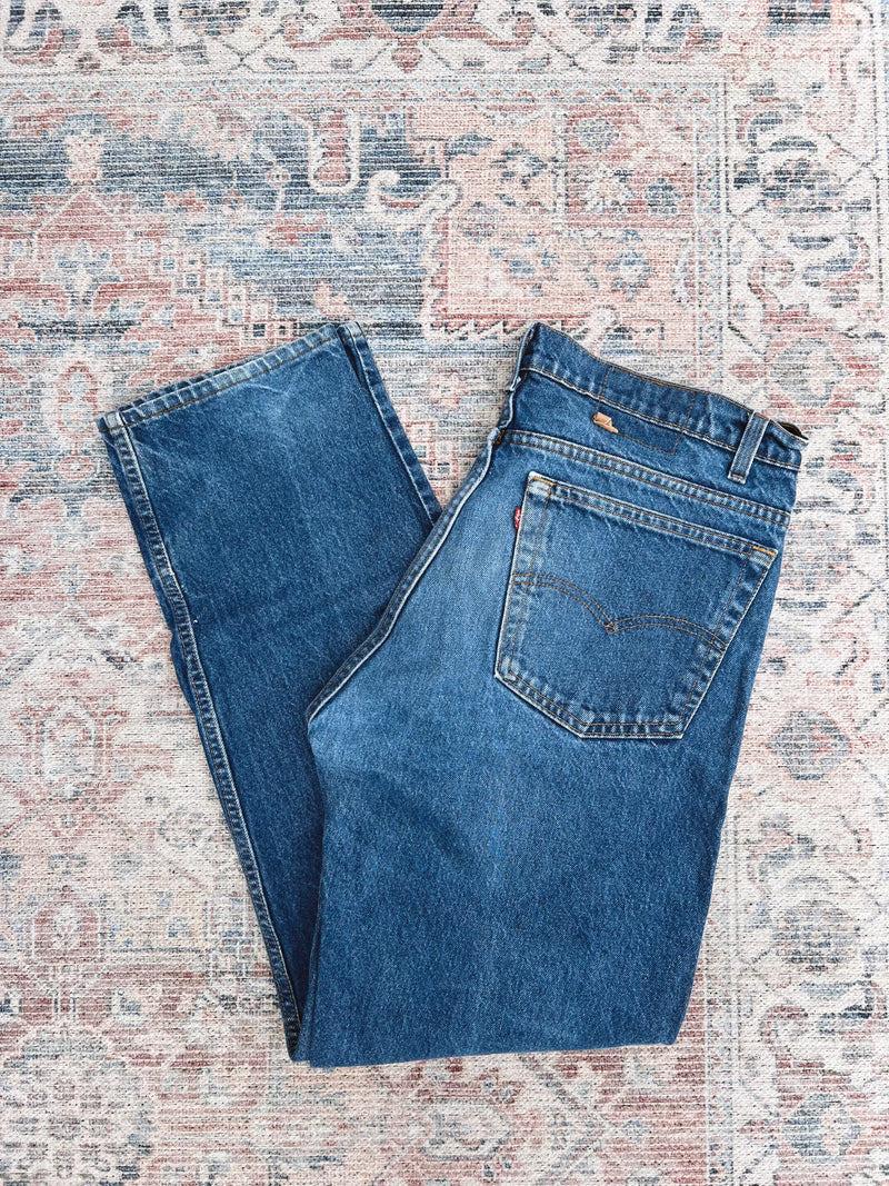 Vintage Levi’s • Dark Wash Dad Jean (35)