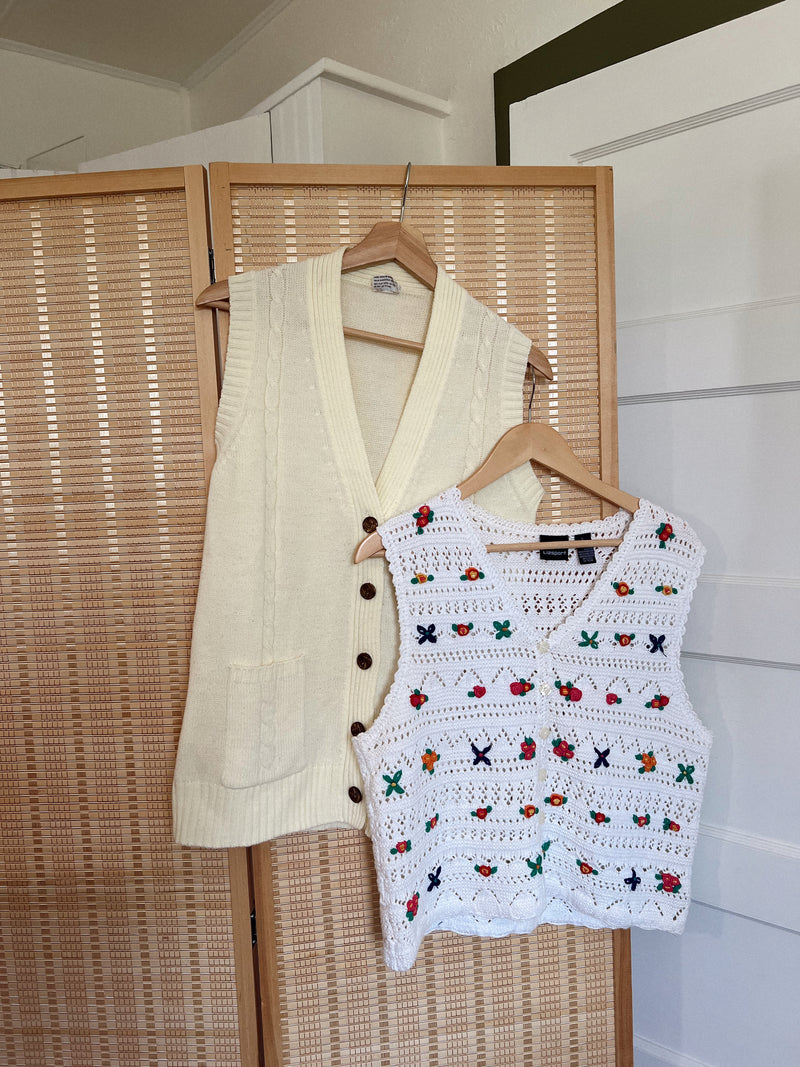 Vintage 〰️ Cream Sweater Vest (M)