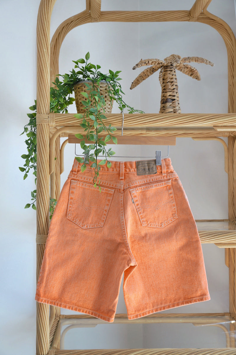 Vintage Levi's 〰️ 900 Series Tangerine Bermuda Shorts (24)