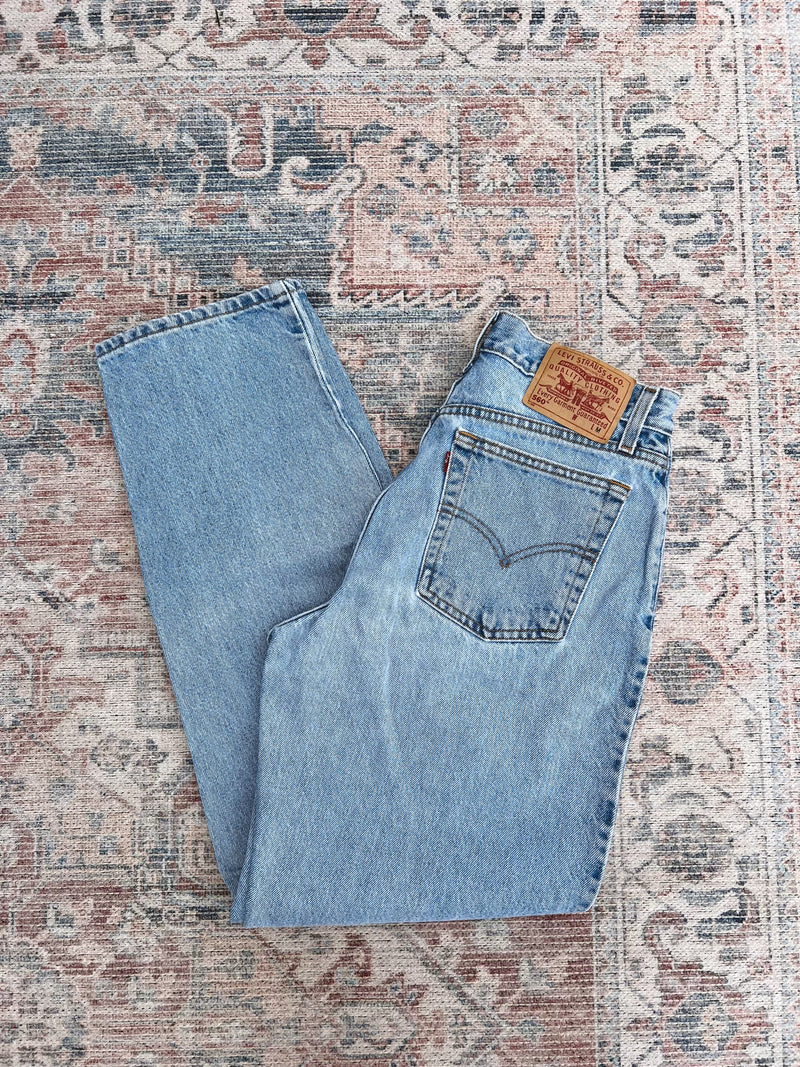 Vintage Levi’s • 560's Medium Wash (28)