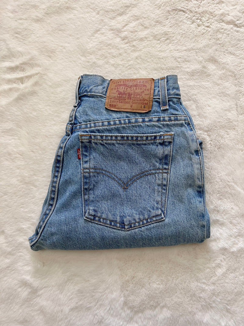 Vintage Levi’s • 550's Medium Wash (28)