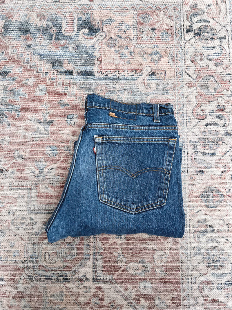 Vintage Levi’s • Dark Wash Dad Jean (35)