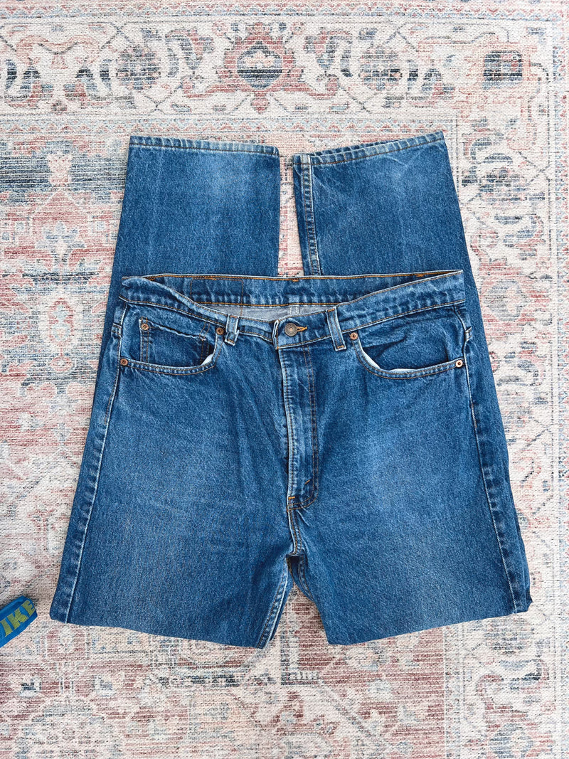 Vintage Levi’s • Dark Wash Dad Jean (35)