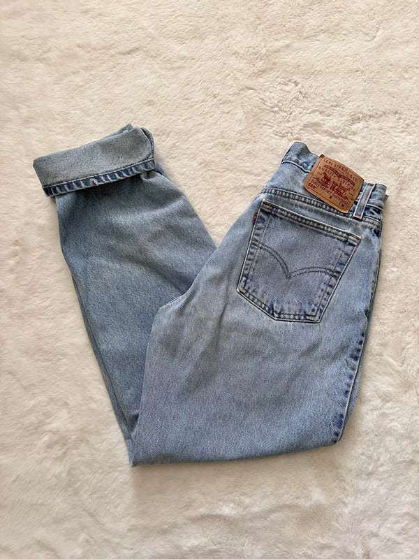 Vintage Levi’s • 560's Medium Wash (28)