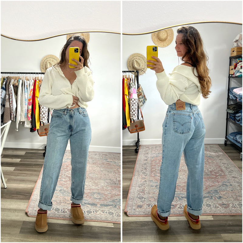 Vintage Levi’s • 560's Medium Wash (28)