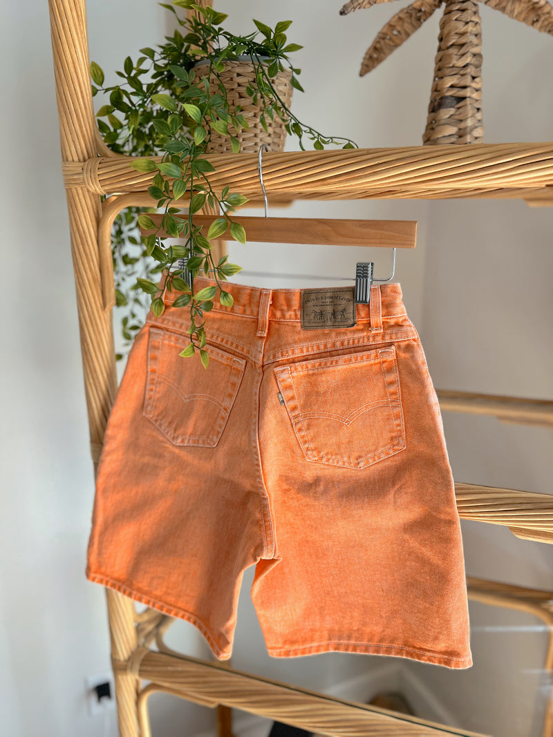 Vintage Levi's 〰️ 900 Series Tangerine Bermuda Shorts (24)