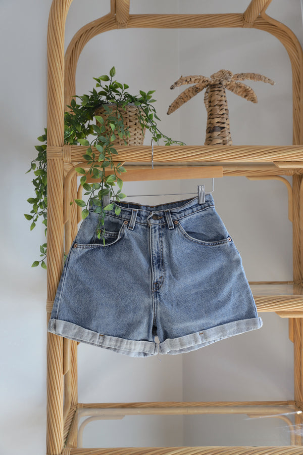 Vintage Levi's 〰️ 954 Orange Tab Denim Shorts (26)