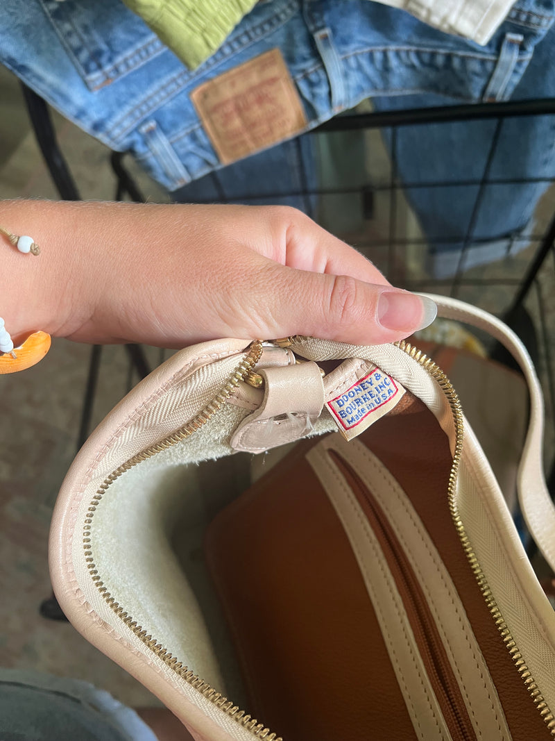 Vintage 〰️ Dooney & Bourke Almond Bag